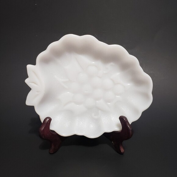 Hazel Atlas White Milk Glass Grape  Candy Trinket Dish - Picture 2 of 11